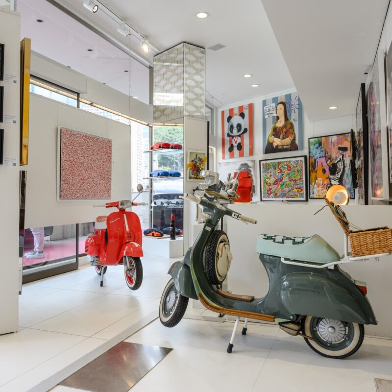 Vespe al TEOS Gallery di Montecarlo