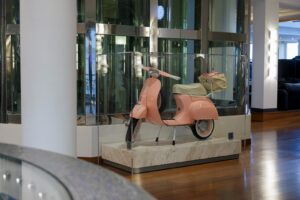 Vespa Fragolina vista laterale