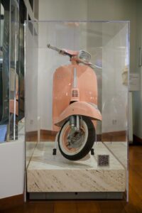 Vespa Fragolina Thermes Marins Monte-Carlo frontale