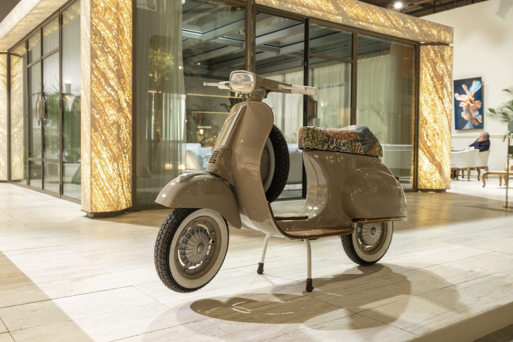 Vespa Cappuccino salone del mobile 2025 parte frontale