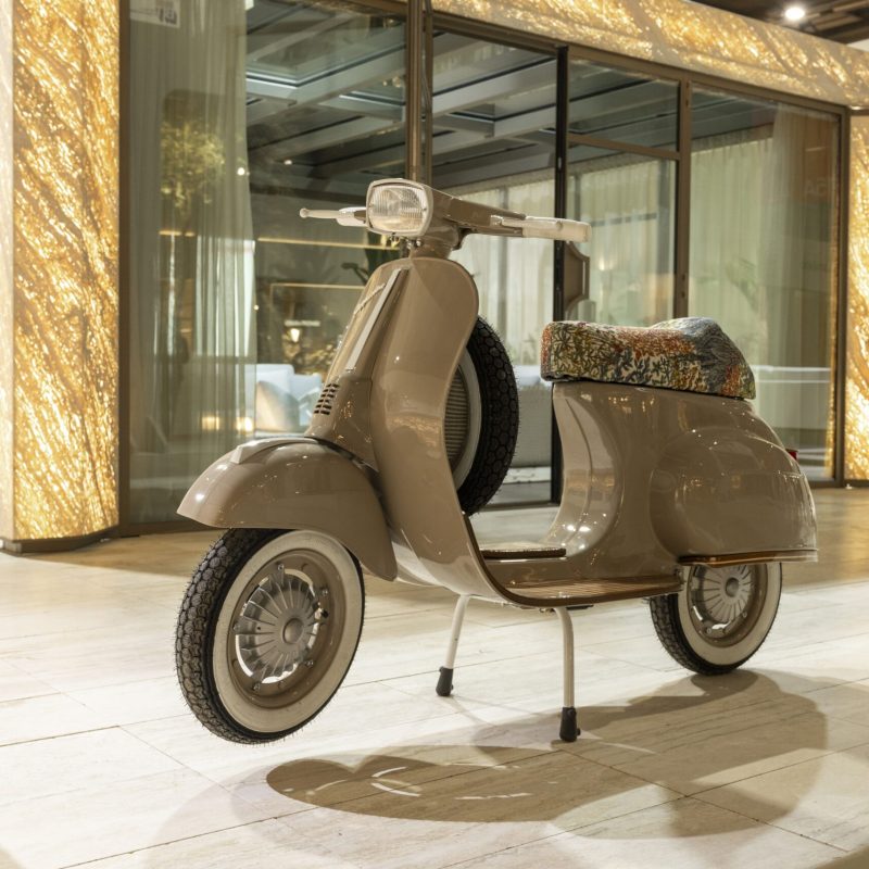 Vespa Cappuccino salone del mobile 2025 parte frontale