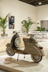 Vespa Cappuccino salone del mobile 2025 lato sinistro