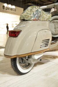 Vespa Cappuccino salone del mobile 2025 profilo posteriore
